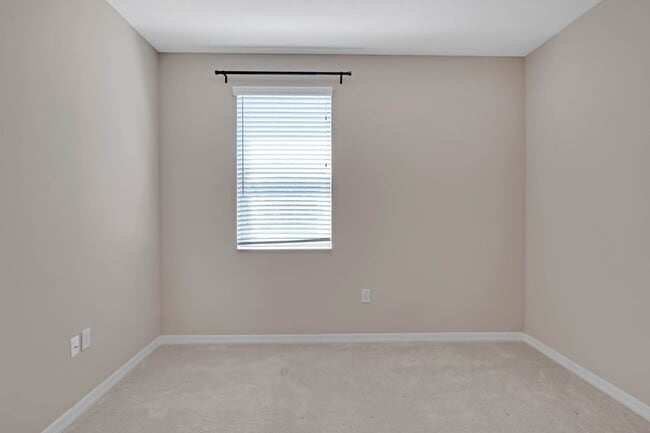 Building Photo - Spacious, Nearly New and Gated 3/2.5/2 Plu...