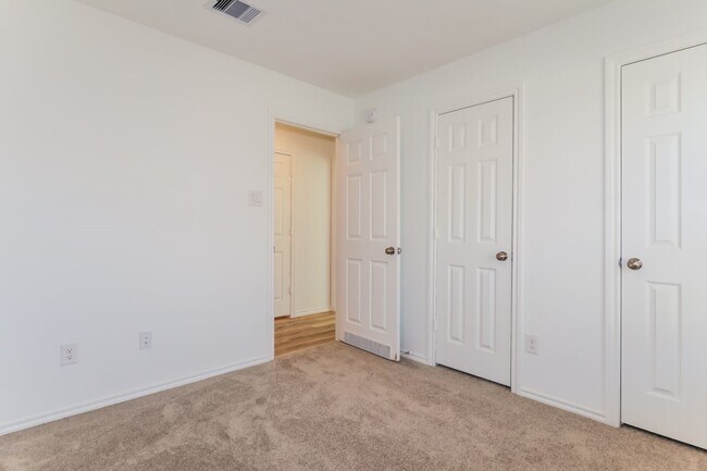 Building Photo - 11127 N Lake Mist Ln