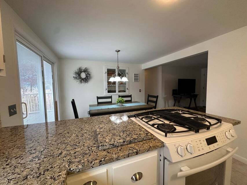 Building Photo - 45 Bernard St