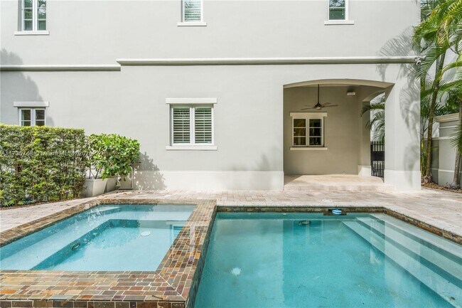 Building Photo - 10155 SW 75th Pl
