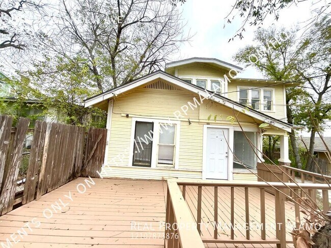 Building Photo - 810 W Magnolia Ave