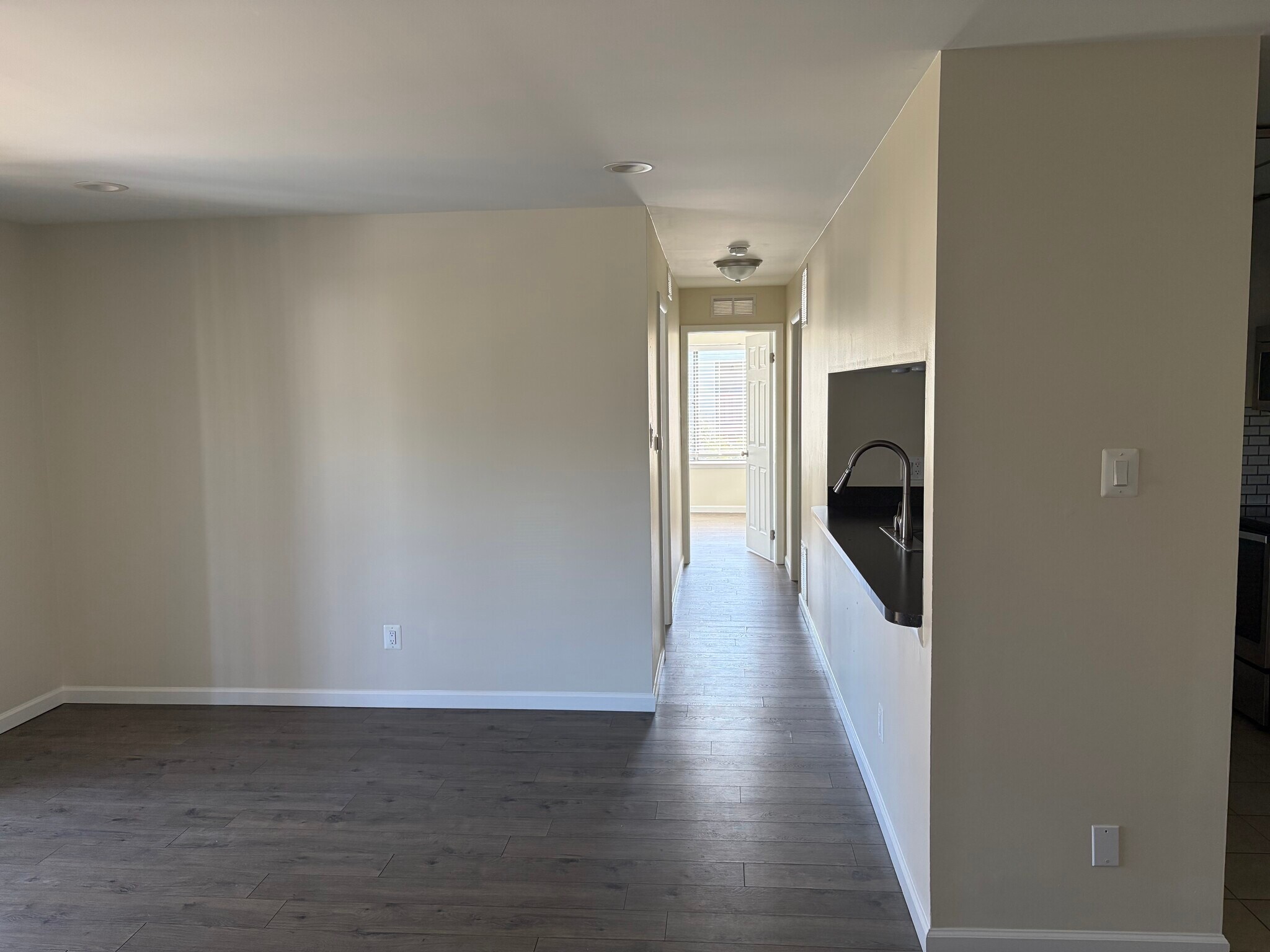 Building Photo - 706 The Woods