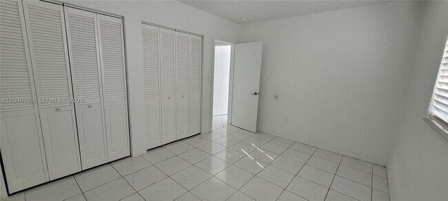 Building Photo - 5200 SW 89th Pl