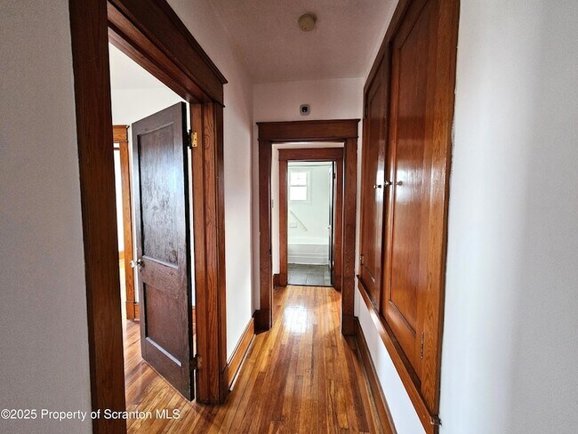 Building Photo - 852 N Rebecca Ave