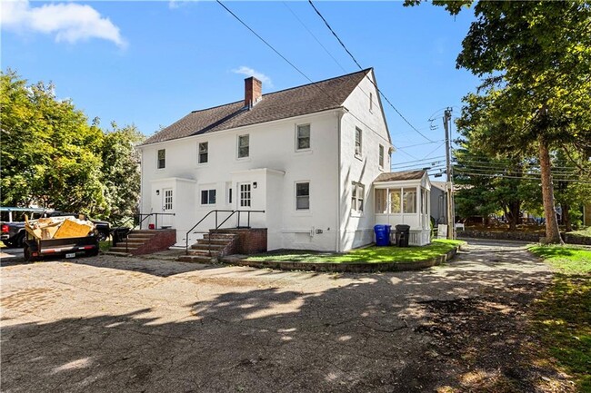 Building Photo - 476 Providence St
