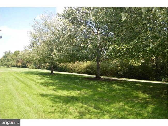 Building Photo - 909 Ravens Crest Dr