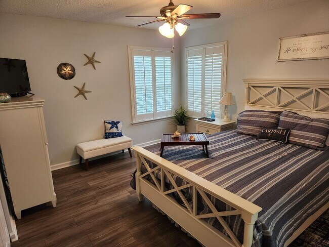 Building Photo - South Bay Lakes 2-Bedroom, 2-Bathroom Condo