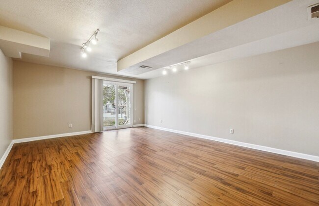 Building Photo - $0 DEPOSIT OPTIONS. SPACIOUS 2 BED, 2.5 BA...