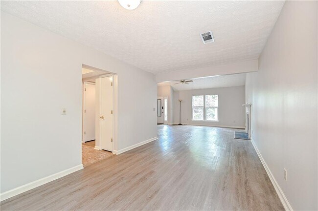 Building Photo - 3991 E Meadow Dr