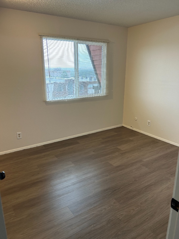 Building Photo - 300 14th Ave S