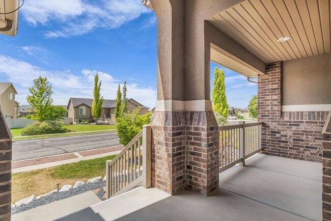 Building Photo - Spacious Syracuse Home with Covered Deck, Loft & Oversized 3-Car Garage