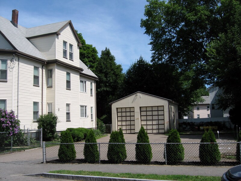 Building Photo - 17 Cherry St