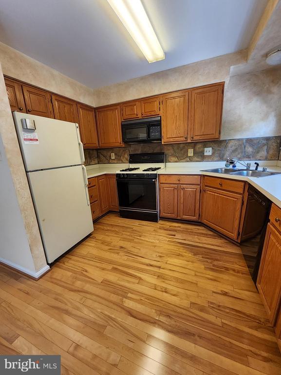 Building Photo - 8612 Sanderling Dr
