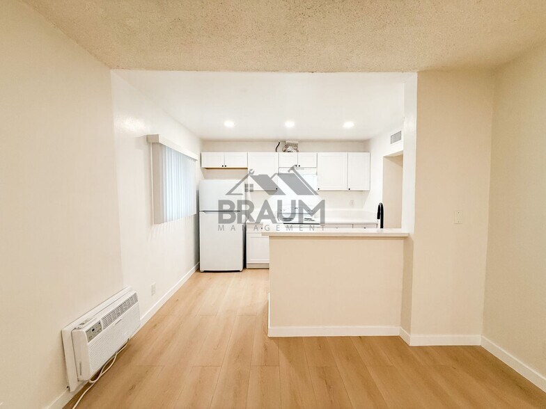 Building Photo - 5252 Hermitage Ave