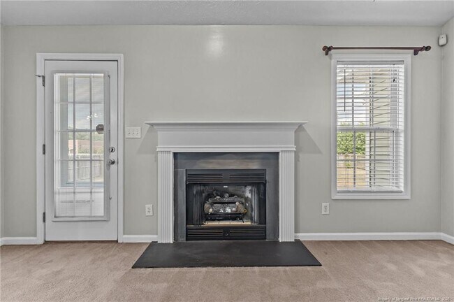 Building Photo - 1323 Shoshone Pl
