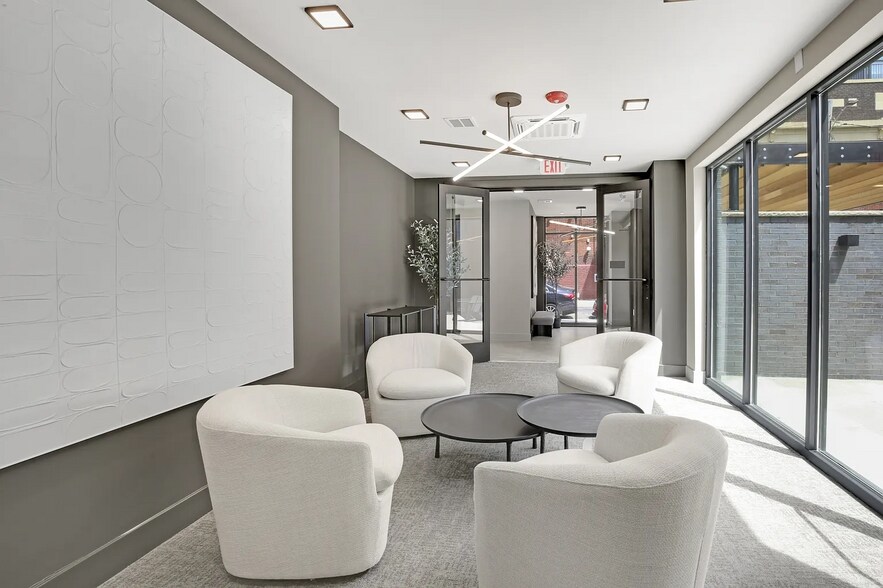 Building Photo - 2000 Dreer St