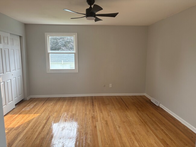 Building Photo - 4 Whitehaven Dr