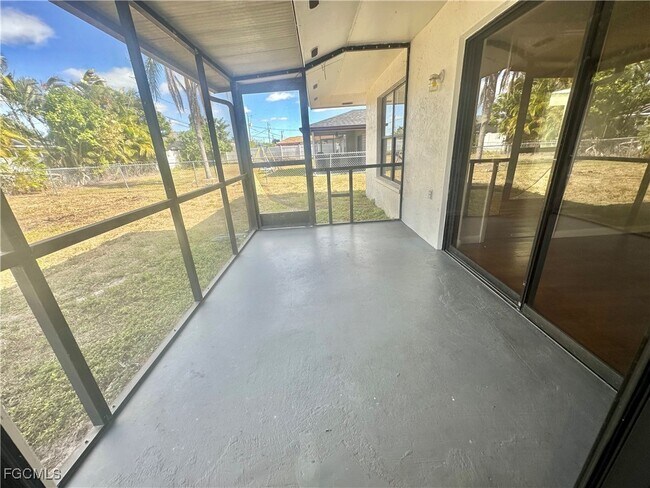 Building Photo - 221 SW 34th Terrace