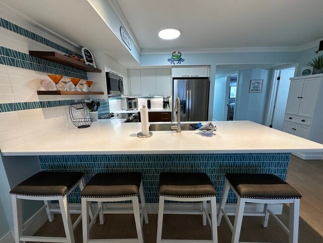 Building Photo - Pelican Watch