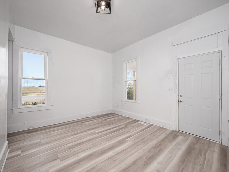 Building Photo - 1237 E Indiana St