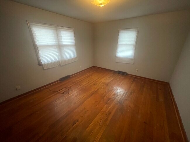 Building Photo - 7 Grace St