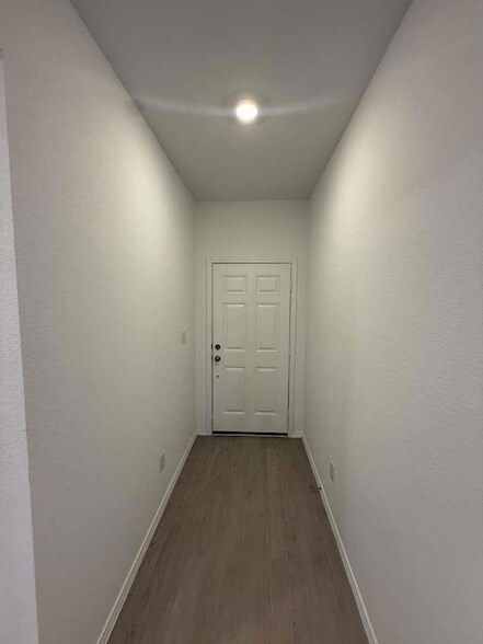 Building Photo - 569 Sormonne Lp