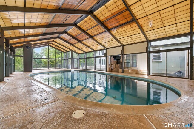 Building Photo - 1 Tulip Tree Ln