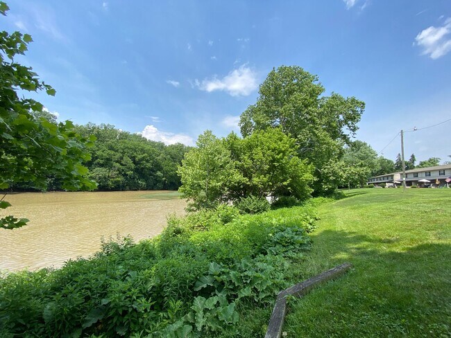 Building Photo - River-front condo