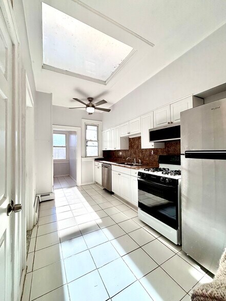 Building Photo - 26 Sterling Pl