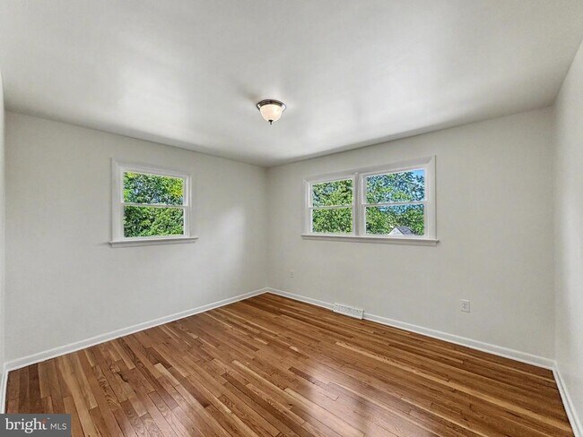 Building Photo - 4615 Lincoln Way E