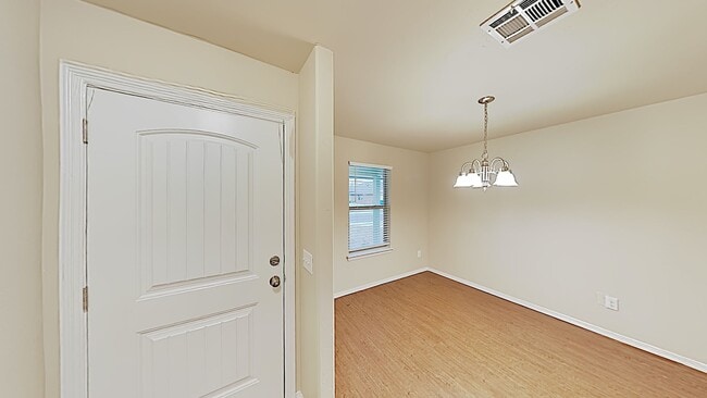 Building Photo - Very Nice 3 bedroom 2 bath home in MWC sch...