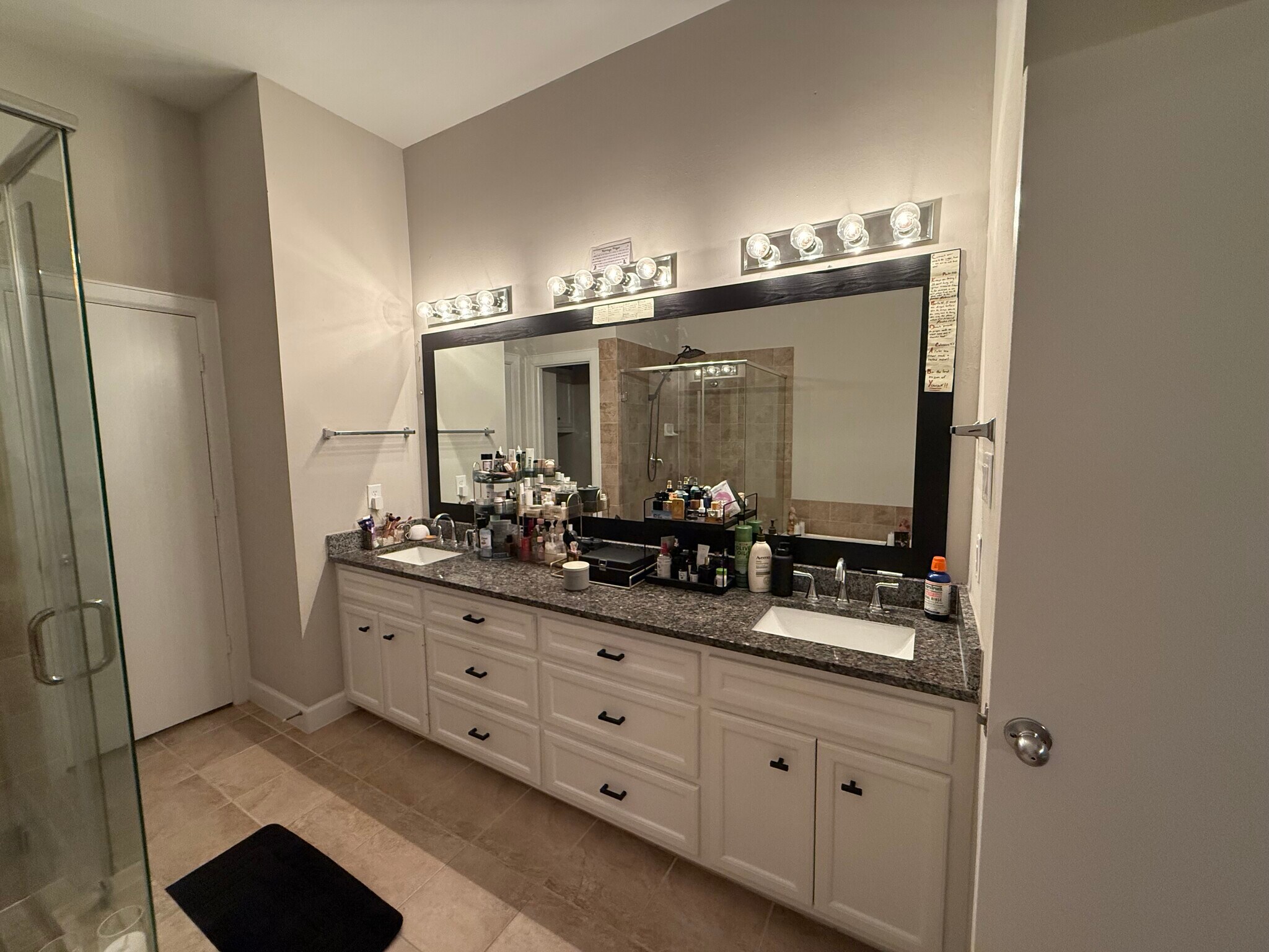 Master bathroom with double vanity - 8705 Bryam