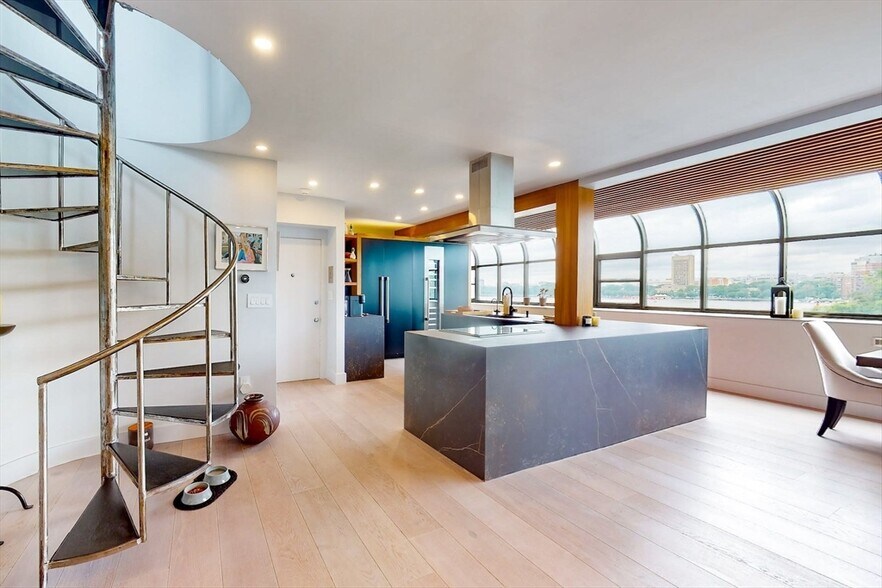 Building Photo - 265 Beacon St