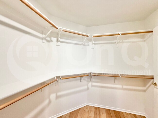 Building Photo - 4234 E Redwood Ln