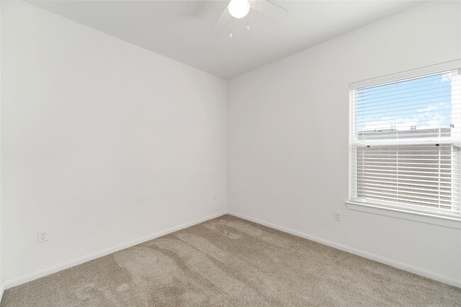 Building Photo - 7902 Parnell St