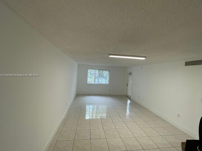 Building Photo - 761 N Pine Island Rd