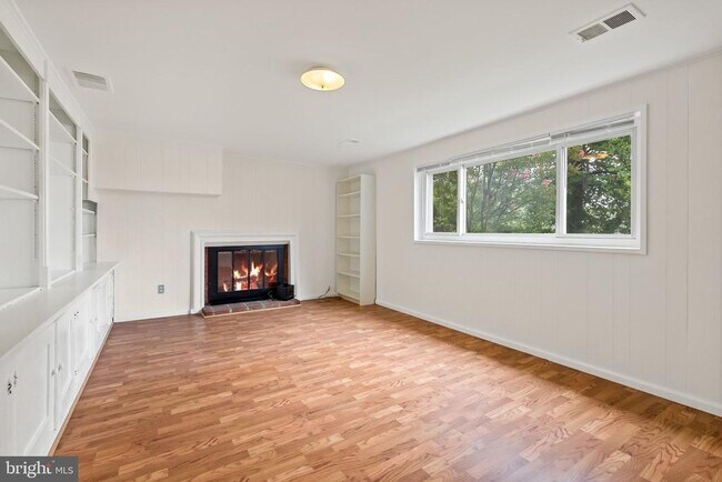 Building Photo - 1602 Woodmoor Ln