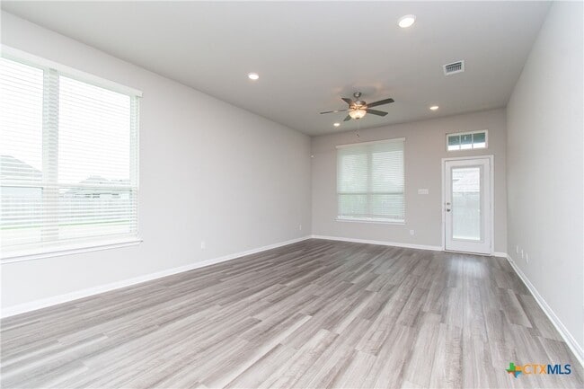 Building Photo - 8207 Montclair Dr