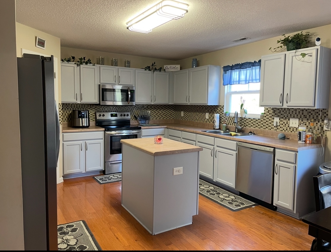 Building Photo - 1207 Summerfield Ln E