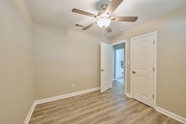 Building Photo - 20 Harbour Row Dr