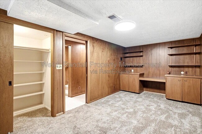 Building Photo - 5070 Doren Dr