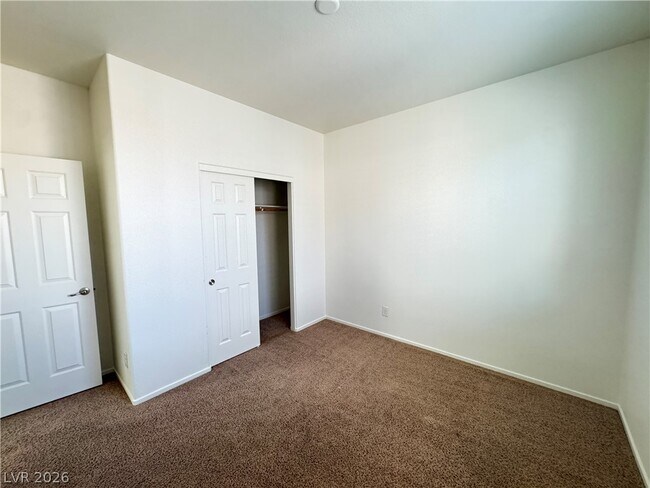 Building Photo - 6208 Yankee Spring St