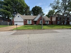 Building Photo - 8142 Creekside Cir S