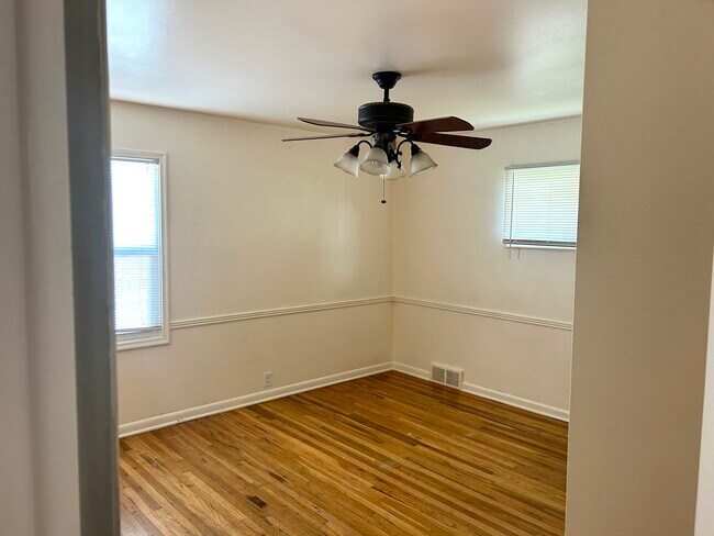 Building Photo - 1025 Tyler Ave