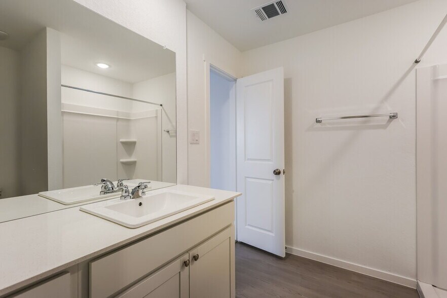 Building Photo - 536 Roquefort St