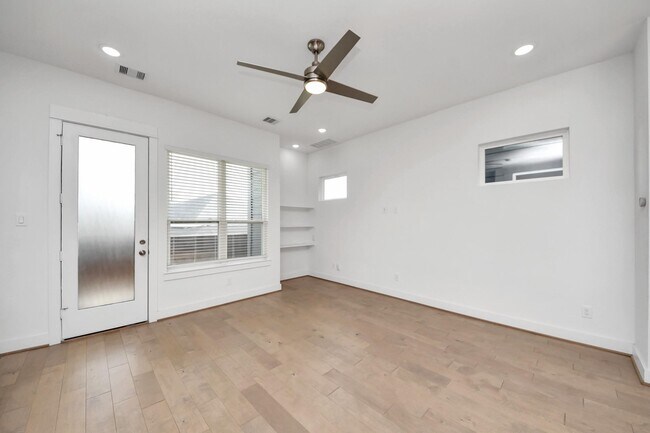 Building Photo - 4623 Cochran St