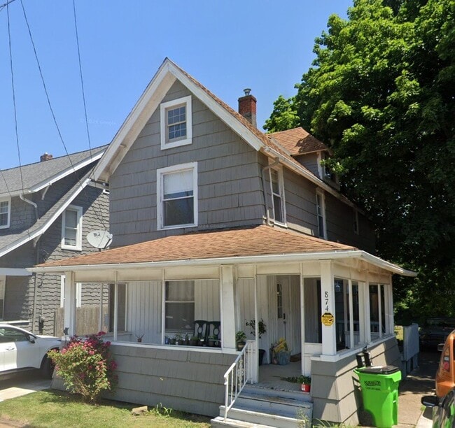 Building Photo - 874 Wales Rd NE