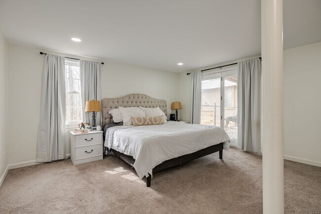 Building Photo - 514 Longview Dr