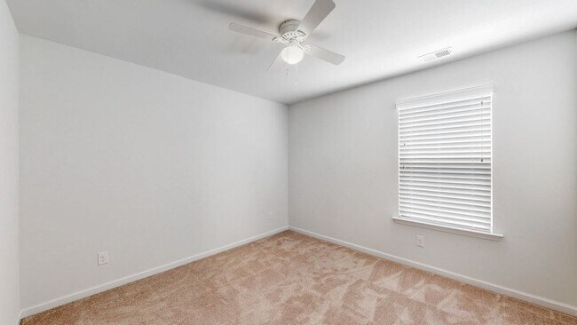 Building Photo - 5 Bedrooms, 3 Bathrooms in Richmond Hill P...