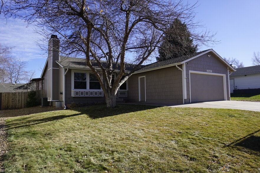 Building Photo - 16056 E Oxford Dr